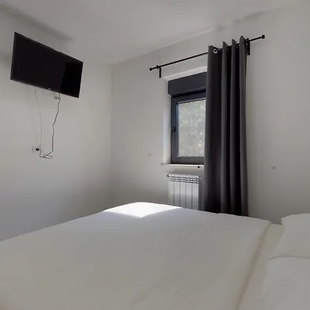 2 Bed House - Sleeps 4 - Garden - Parking Lejlighed Labin (Istria)