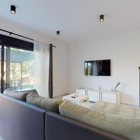 Lovely 2-bed In Drenje Near Rabac