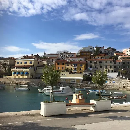 2 Bed House - Sleeps 4 - Garden - Parking Apartman